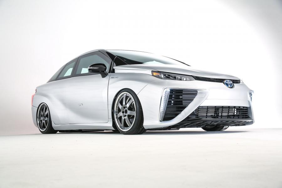  Toyota Mirai Back to the Future Concept 2015 года  (фото 3 из 19)
